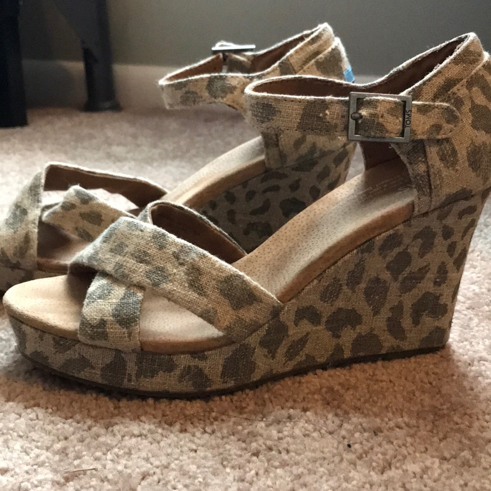 TOMS wedges Sz 8
